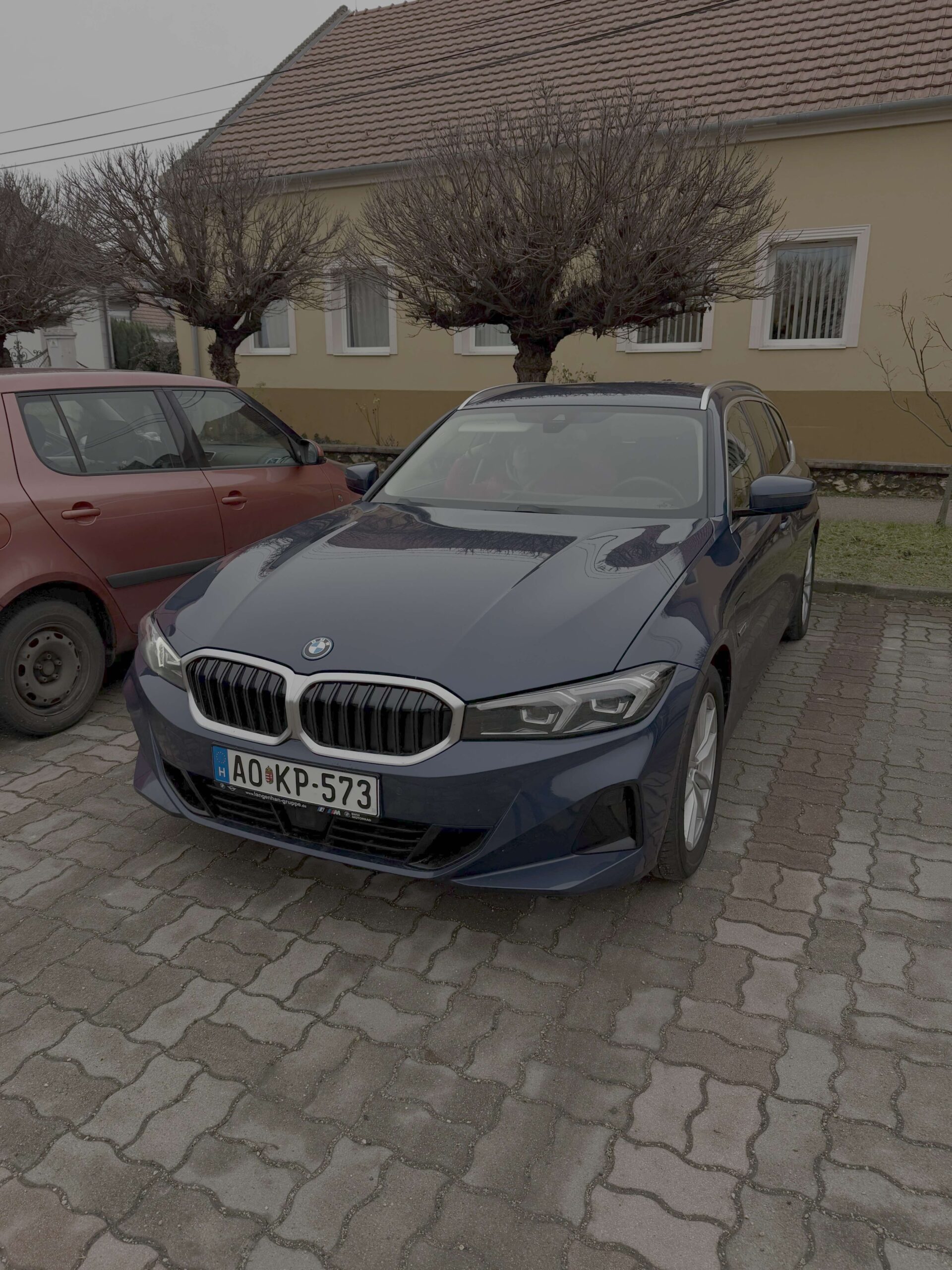 BMW 320e referencia autóbehozatal