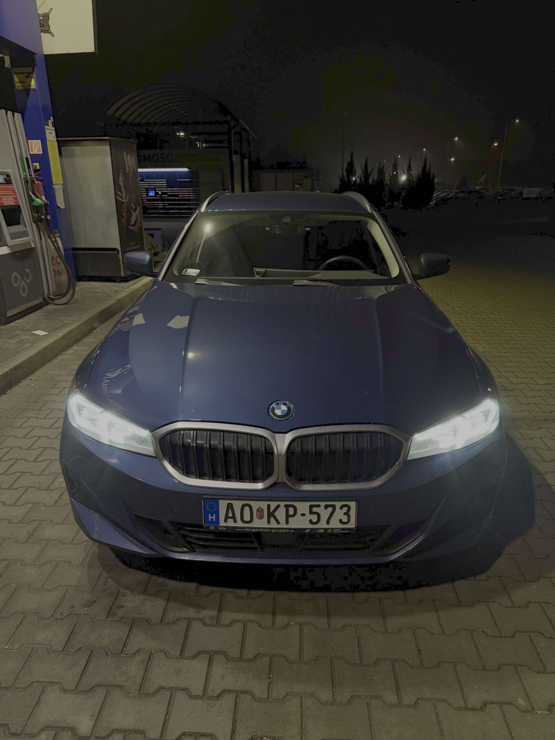BMW 320e részletfotó referencia