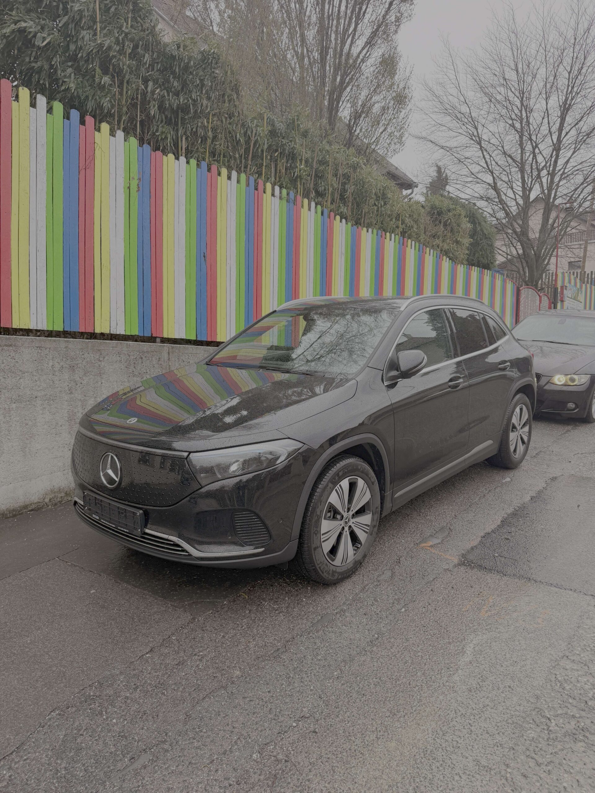 Mercedes-Benz EQA 300 referencia autóbehozatal