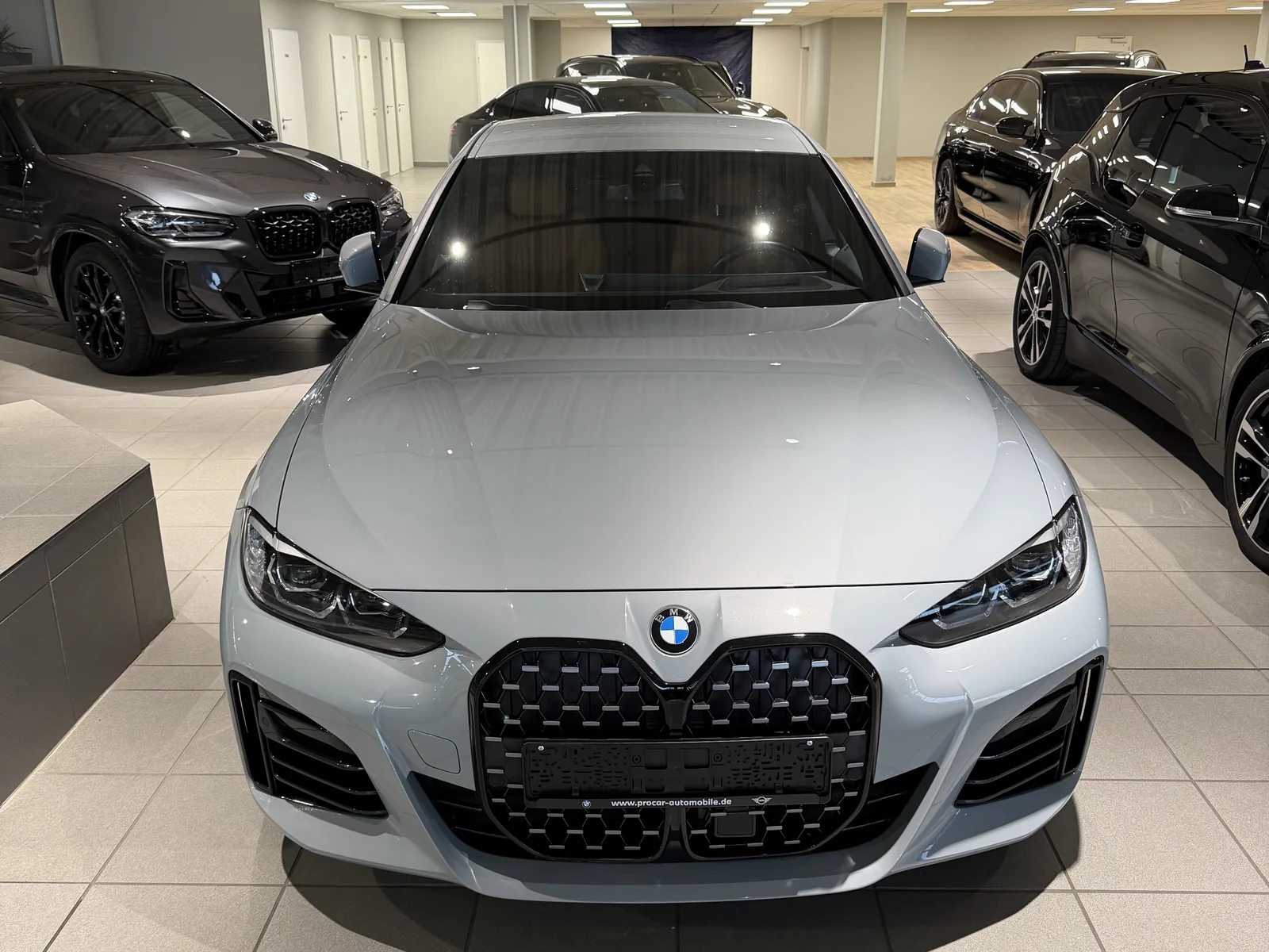 BMW 420i a wuppertali márkakereskedésben, az átvizsgálás előtt